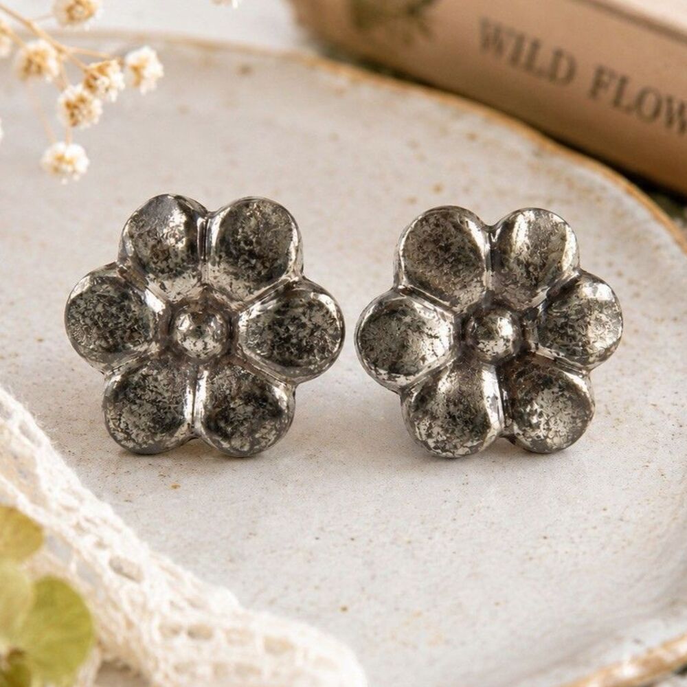 Vintage 1950s Mid Century Silver Tone Flower Stud Earrings Daisy Floral Post